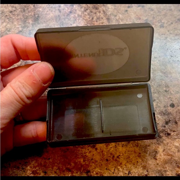 Nintendo DS game carrying case - Picture 3 of 3